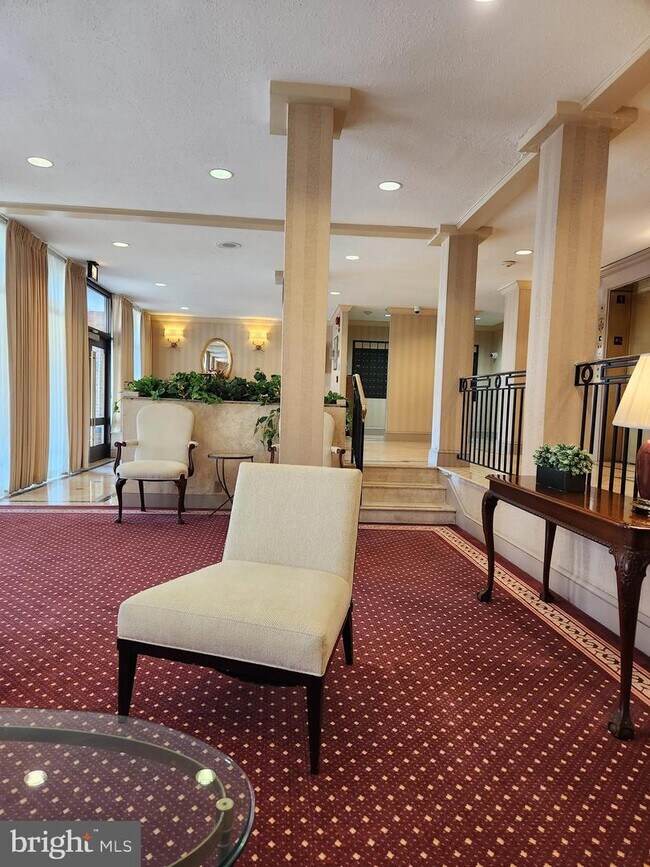 Foto del edificio - 4390 Lorcom Ln