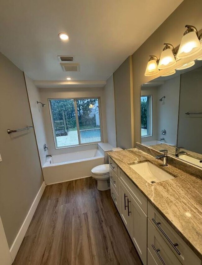 Foto del edificio - 3 Bedroom 2 Bath 2 Car garage pool home fo...