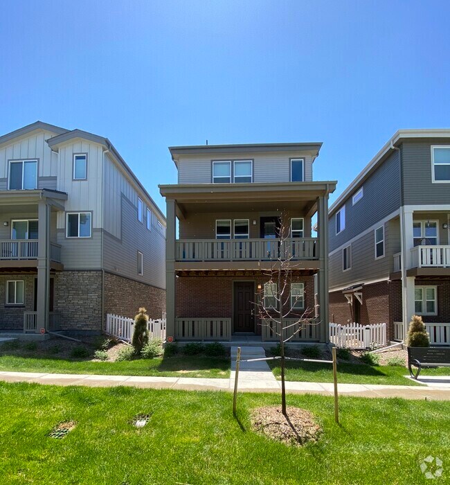 View of The Chateaux at Aurora Park Apartments for Rent with a Garage - Aurora ...