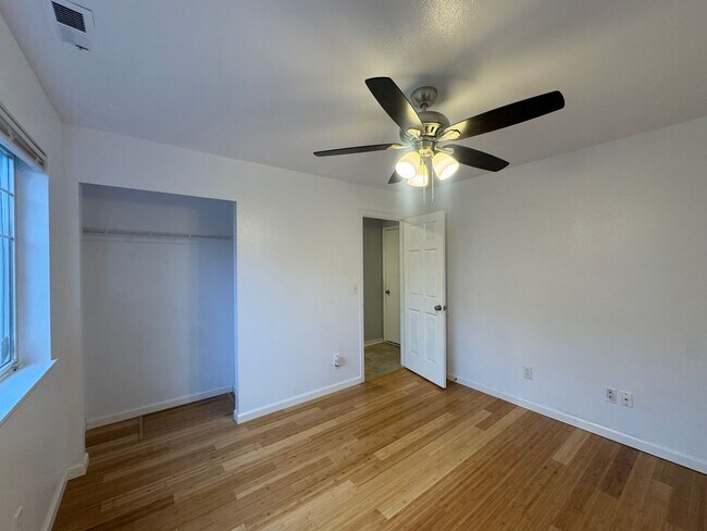 Foto del edificio - 11219 3rd Ave E