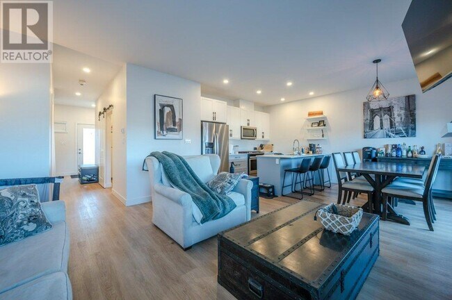 Photo du bâtiment - 5011 Towgood Pl