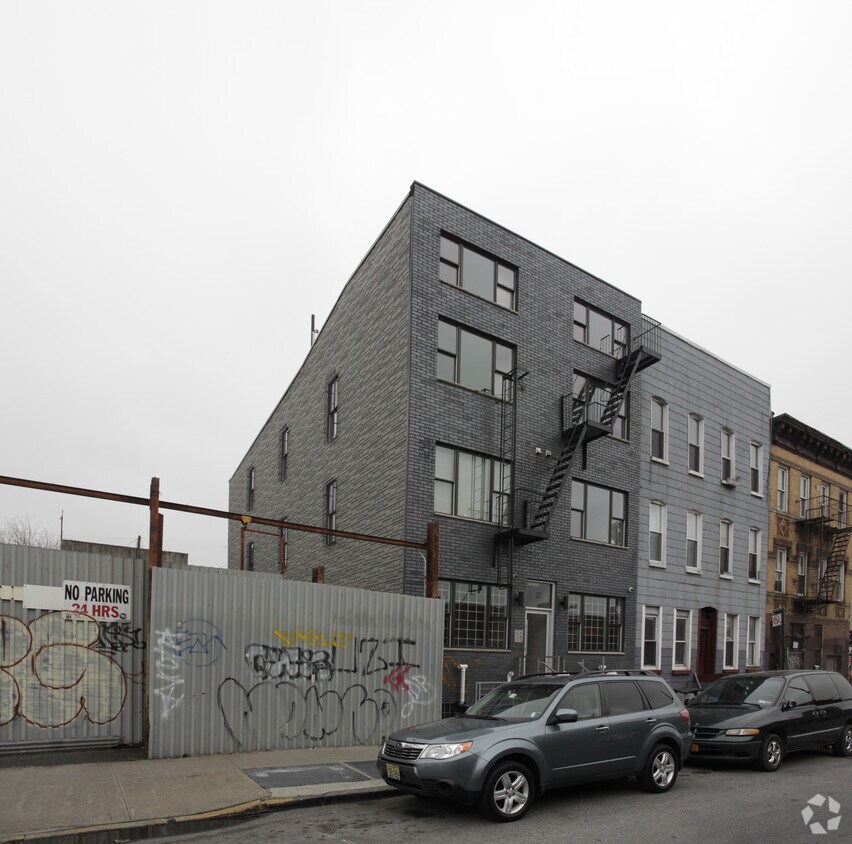 Primary Photo - 22 Harrison Pl