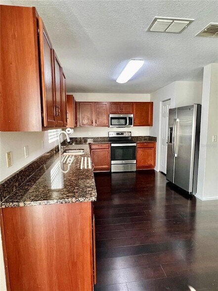 Foto del edificio - 18916 Randall Pl