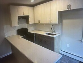 Building Photo - 122 Elmwood Ave