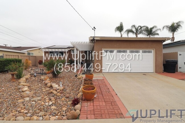 Foto del edificio - Spacious 3-Bed 2-Bath Home with Pool
