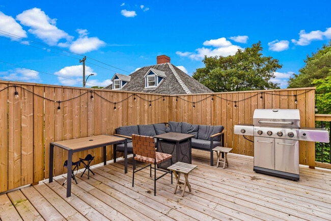 Building Photo - 61 Signal Hill Rd