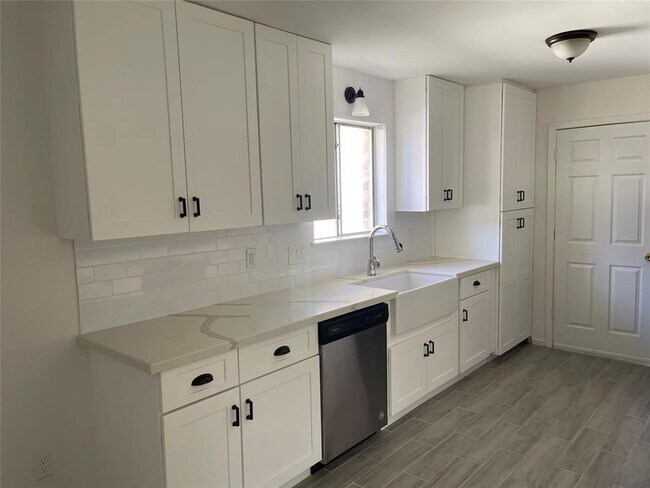 Building Photo - 17706 Red Wolf Dr