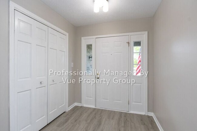 Building Photo - 5272 Villa Ct