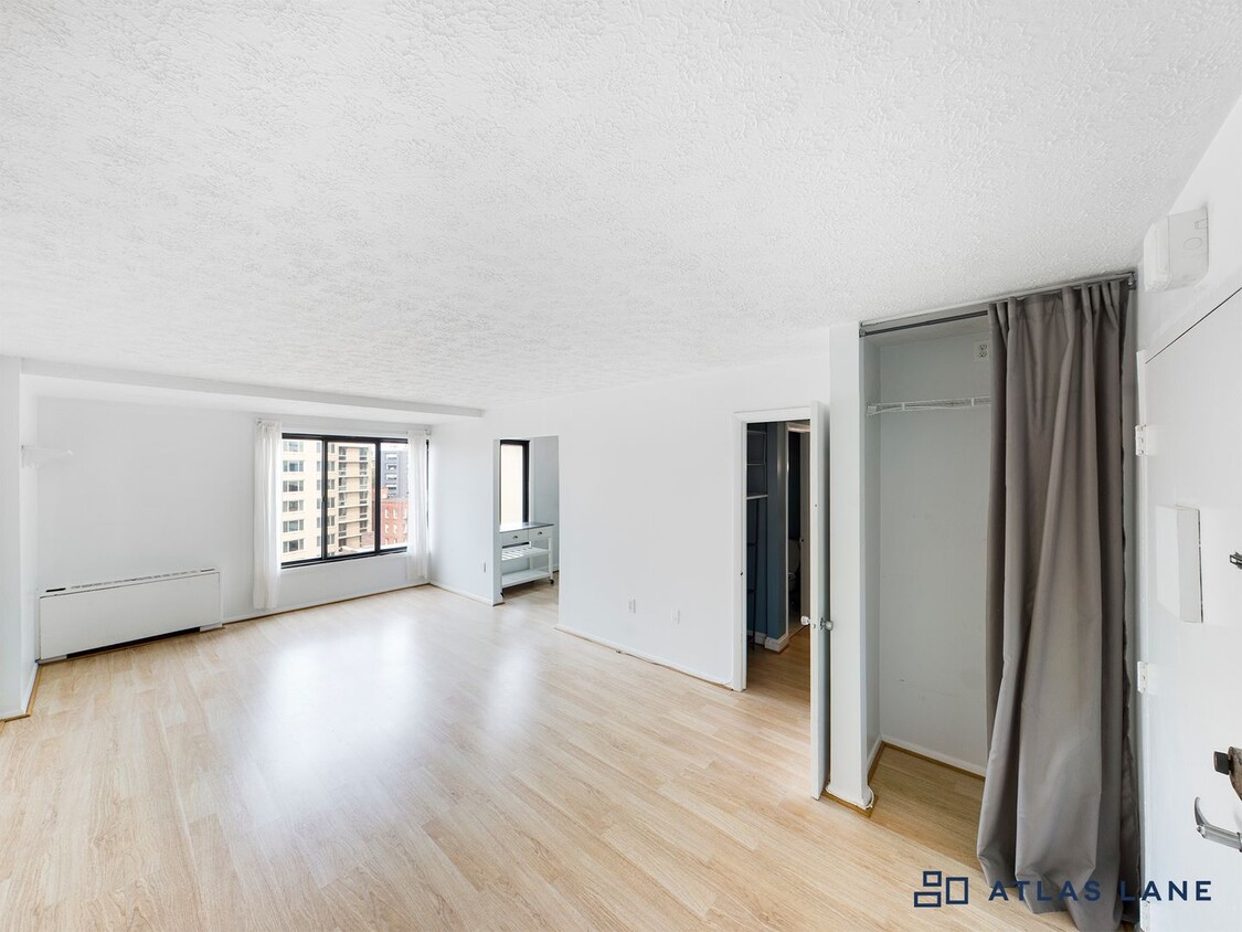 Primary Photo - 24-hour Concierge/ Logan Circle// All Util...