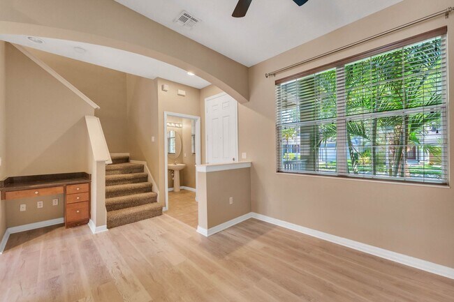 Building Photo - Beautiful 2 Bedroom / 2.5 Bath Townhome in...