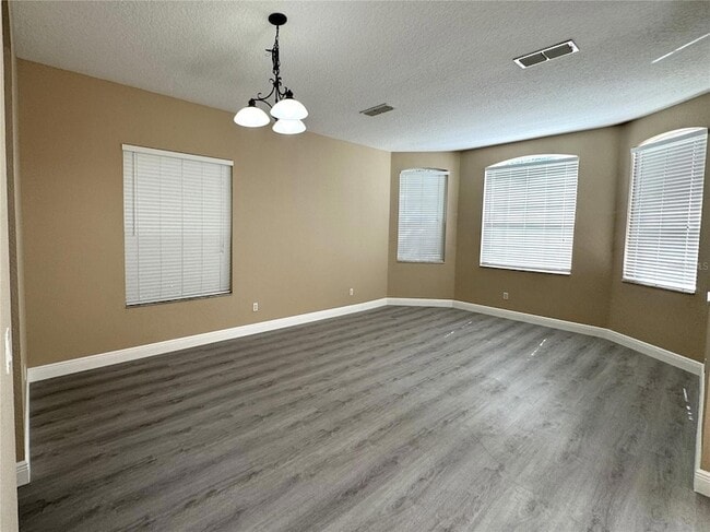 Building Photo - 5040 Walnut Ridge Dr