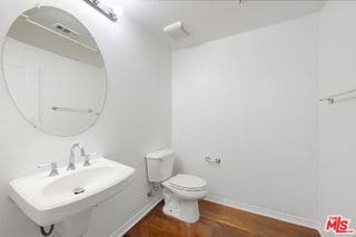 Building Photo - 6020 S Seabluff Dr