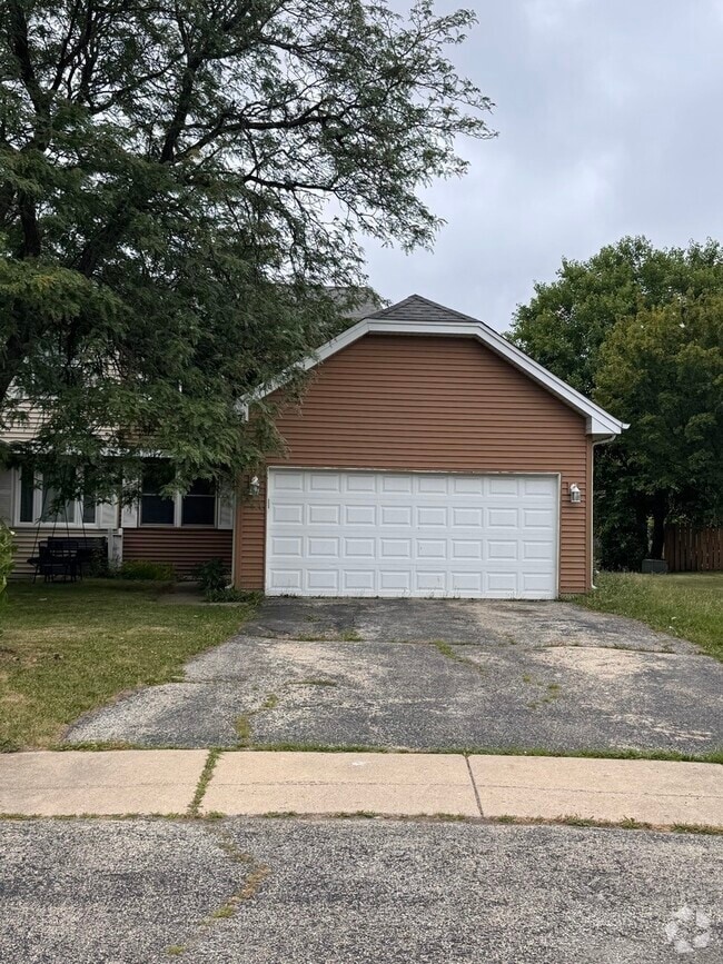 Building Photo - 1327 Andover Dr