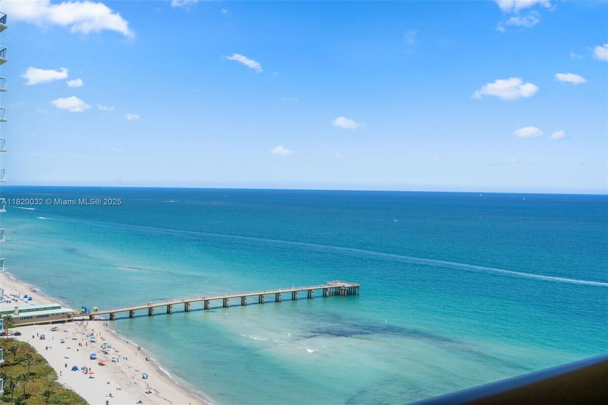 Foto principal - 16275 Collins Ave