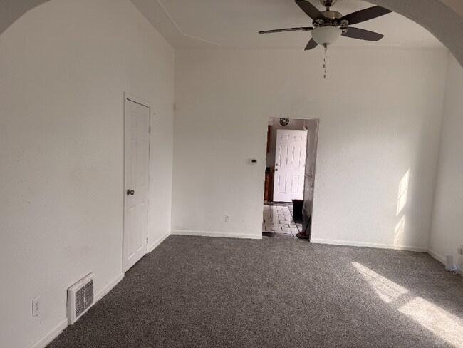 Foto del edificio - 1107 E Frye Ave