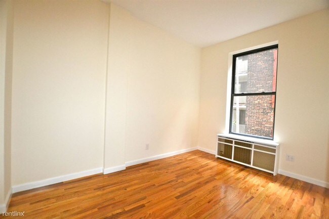 Building Photo - 241 W 107th St