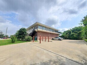 Building Photo - 501 E Davis St