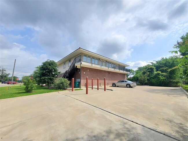 Foto del edificio - 501 E Davis St