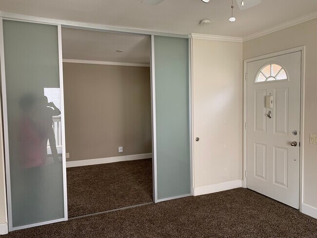 Building Photo - 8521 Villa La Jolla Dr