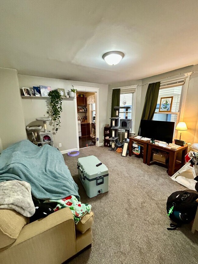 Building Photo - 412 N 11th Ave E