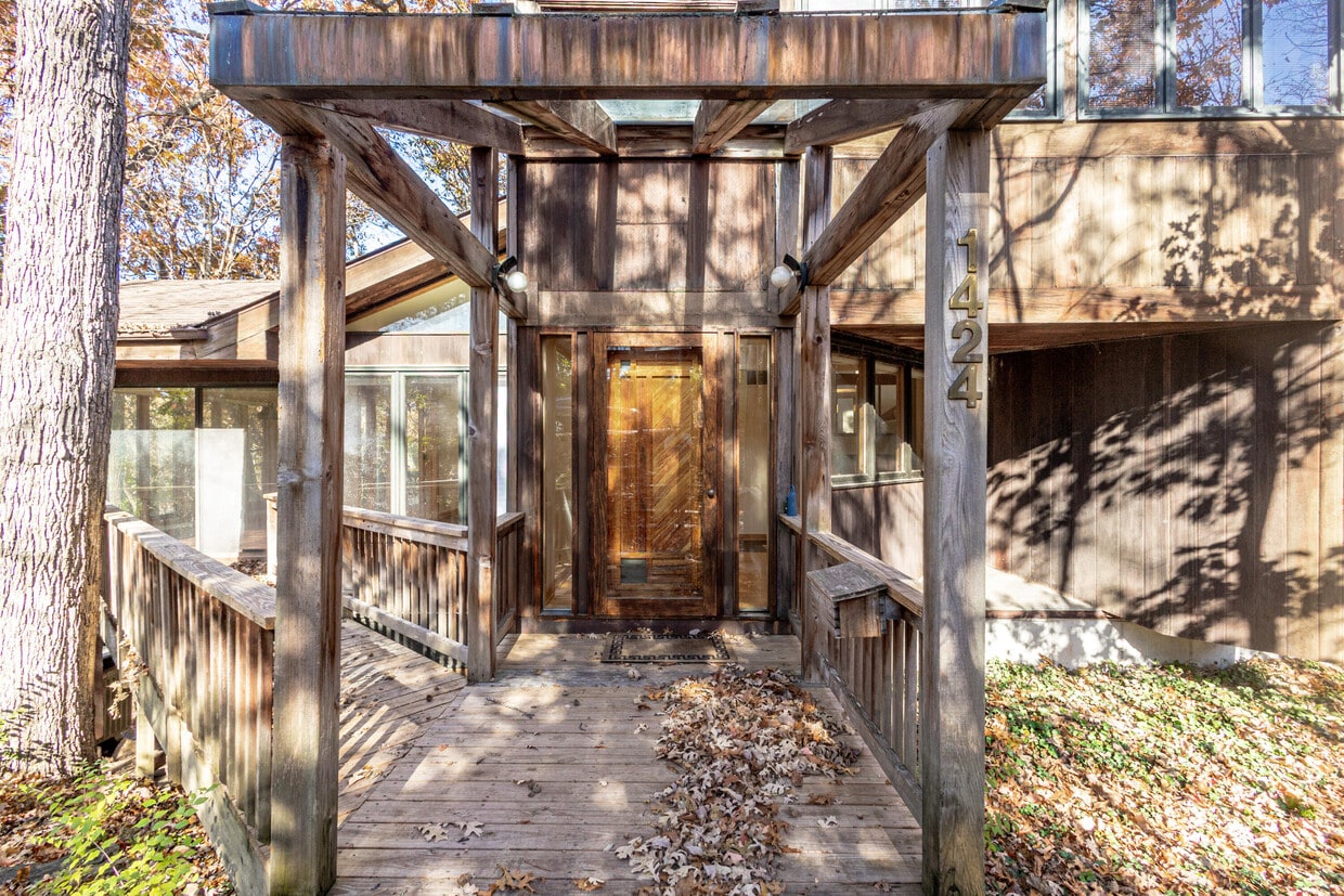 Primary Photo - 1424 Bradford Dr