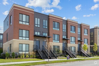 Building Photo - 1262 Lakepointe Dr