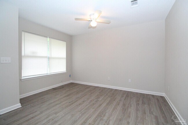 Foto del edificio - 9016 Bowman Ave