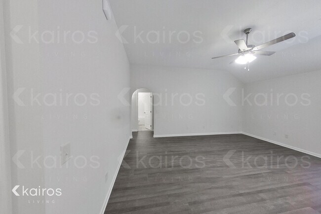 Foto del edificio - 325 Bent Tree Dr