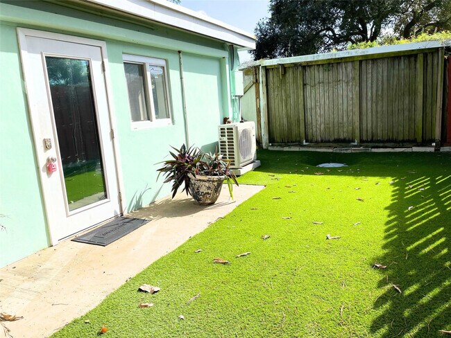 Foto del edificio - 2442 Garfield St