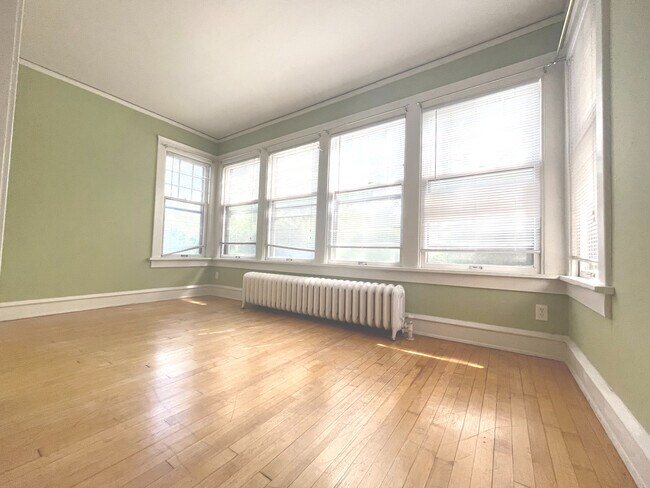 Foto del edificio - 2533 N Lake Dr