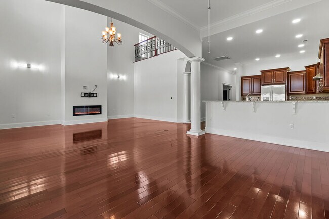 Building Photo - Crystal Water Home