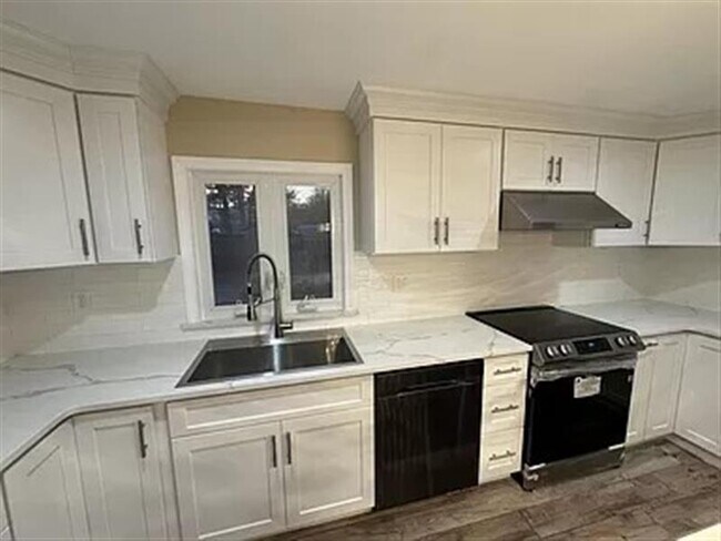 Building Photo - Silver Homes
