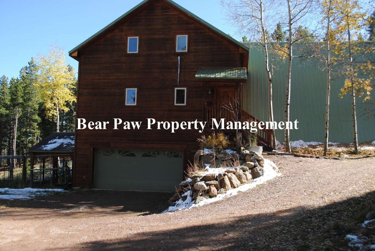 Primary Photo - Beautiful FURNISHED Home on top of the wor...