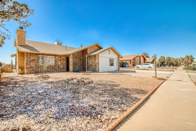 Building Photo - 1005 Southwestern Dr