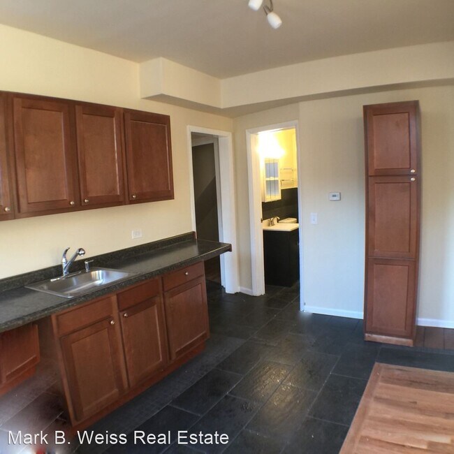 Building Photo - 2034 W Webster Ave