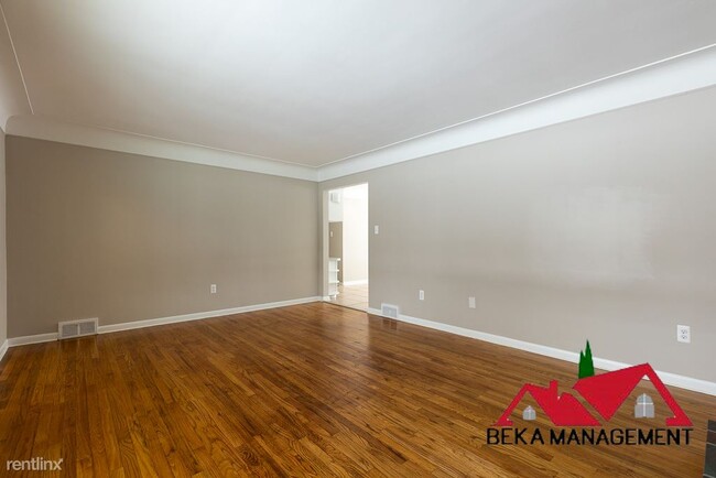 Building Photo - 3 br, 1.5 bath House - 3268 Livernois Rd