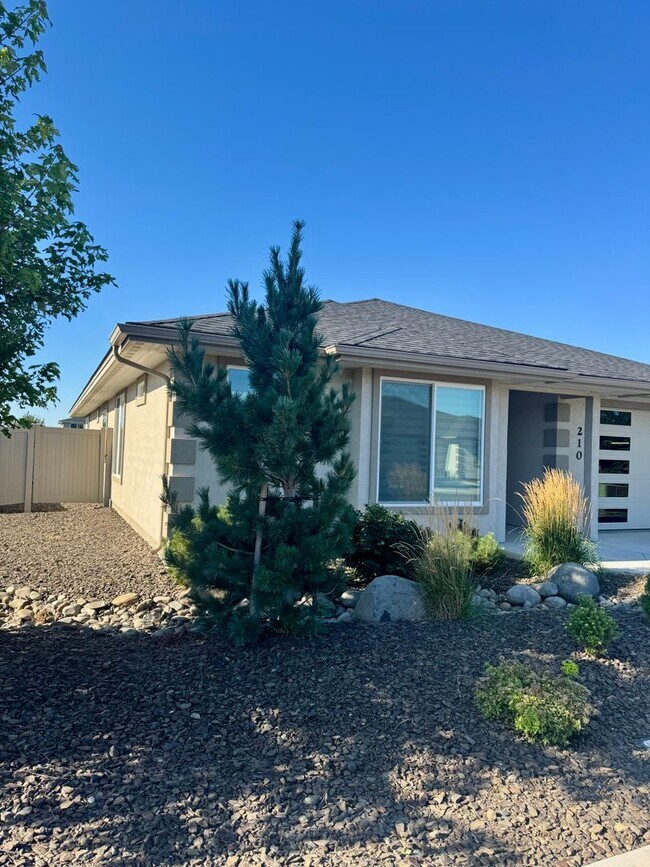 Foto del edificio - 3-Bed, 2 Bath Stunner in Kestrel Point
