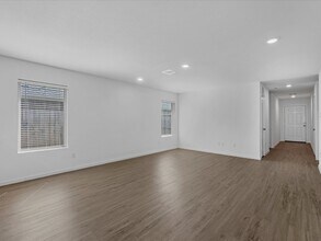 Building Photo - 2106 Hyde Acrs St