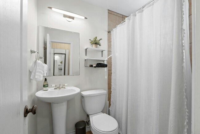 Foto del edificio - 4603 Lennox Dr