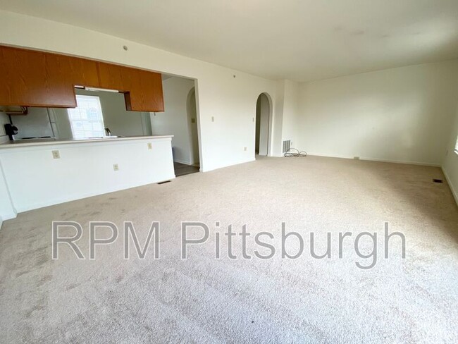 Building Photo - 203 Scenic Hill Dr