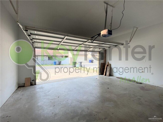 Building Photo - 1105 Redbud Ave