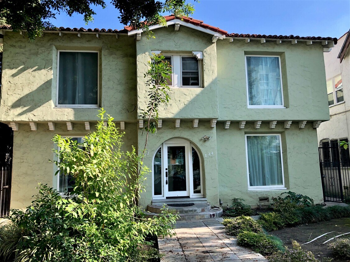 Front - 722 S Dunsmuir Ave