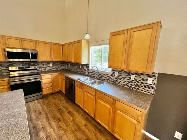 Foto del edificio - Beautiful 3 bed 2.5 Bath Home in East Loveland, CO!