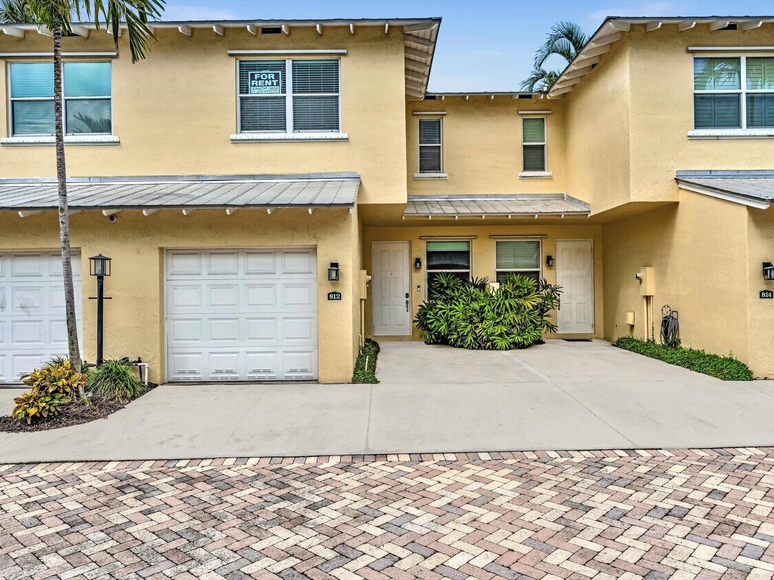 Foto principal - 812 SE 4th Ct
