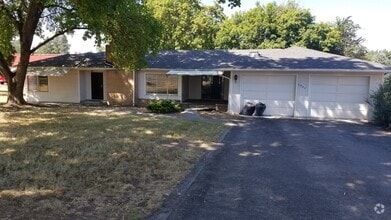 Building Photo - 2820 S Glenrose Rd