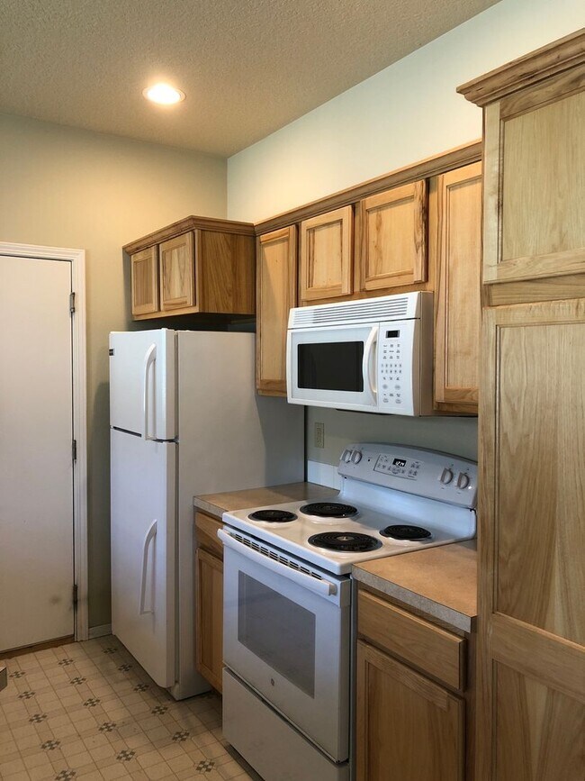 Building Photo - 1017 NE Rambling Ln
