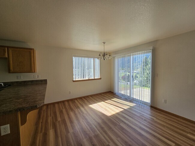 Foto del edificio - 390 Maylea Pl