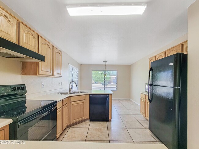Building Photo - 15857 W Mohave St