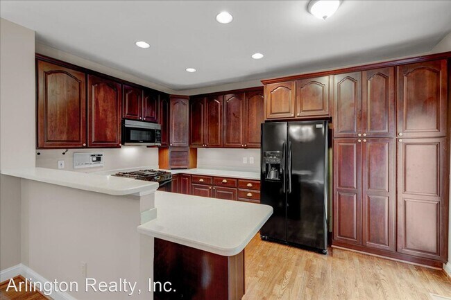 Foto del edificio - 4 br, 4 bath House - 1586 N. Colonial Terrace