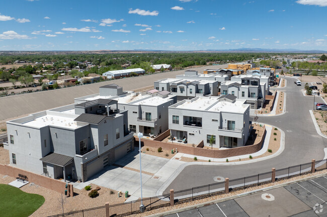 Building Photo - Horizon Village Rental Homes